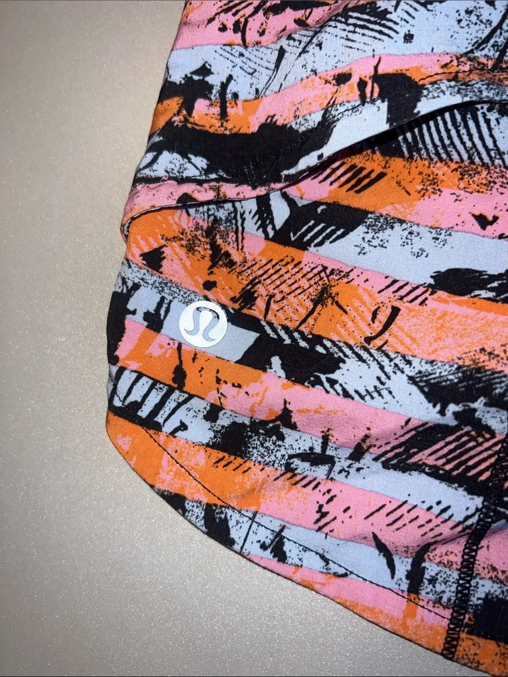 Lululemon Speed Up Shorts - Picture 9 of 10